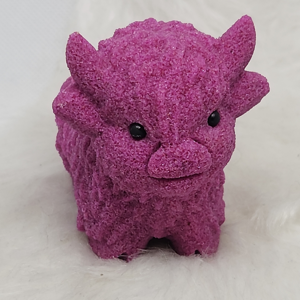 ❤️✨ UV Reactive Honeycomb Ruby Highland Cow Crystal Carving ✨❤️